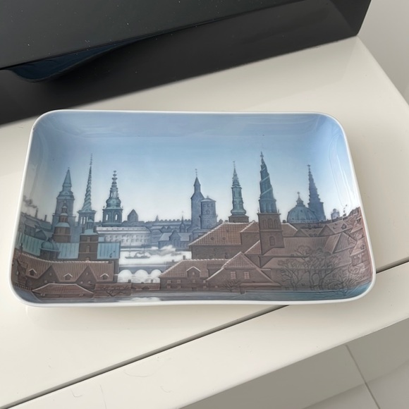 Vintage Bing & Grondahl Porcelain Dish "The Town with the Beautiful Tarne" - Picture 1 of 6